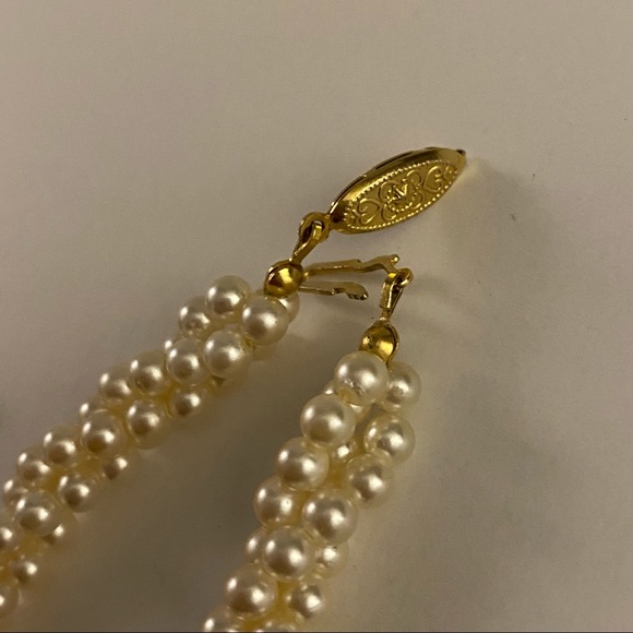 Vintage Coral, Jade & Pearl necklace and earrings - Picture 7 of 15